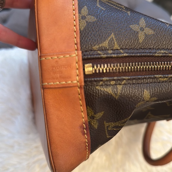 Louis Vuitton Purse - Picture 7 of 8